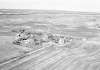 Aerial photograph of a farm in Saskatchewan (20-47-23-W3)