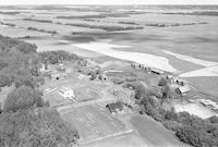 Aerial photograph of a farm in Saskatchewan (58-20-W3)