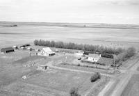 Aerial photograph of a farm near Reward, SK (37-24-W3)