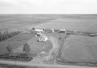Aerial photograph of a farm near Luseland, SK (34-36-23-W3)