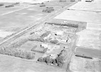 Aerial photograph of a farm near Speers, SK (43-11-W3)