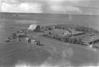 Aerial photograph of a farm near Luseland, SK (5-36-24-W3)