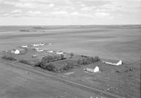 Aerial photograph of a farm near Luseland, SK (17-37-24-W3)