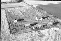 Aerial photograph of a farm in Saskatchewan (12-42-14-W3)