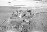Aerial photograph of a farm in Saskatchewan (42-18-W3)