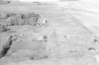 Aerial photograph of a farm in Saskatchewan (43-14-W3)