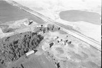 Aerial photograph of a farm in Saskatchewan (4-43-15-W3)