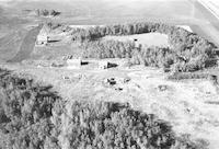 Aerial photograph of a farm in Saskatchewan (17-43-15-W3)
