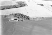 Aerial photograph of a farm in Saskatchewan (17-43-15-W3)