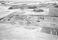 Aerial photograph of a farm in Saskatchewan (4-43-17-W3)