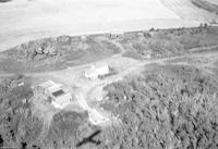 Aerial photograph of a farm in Saskatchewan (32-43-17-W3)