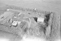 Aerial photograph of a farm in Saskatchewan (43-21-W3)