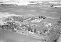 Aerial photograph of a farm in Saskatchewan (47-17-W3)