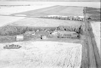 Aerial photograph of a farm in Saskatchewan (47-17-W3)