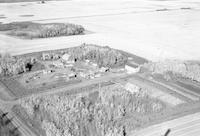 Aerial photograph of a farm near Meota, SK (47-18-W3)