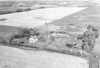 Aerial photograph of a farm near Meota, SK (47-18-W3)