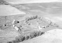 Aerial photograph of a farm in Saskatchewan (47-18-W3)