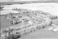 Aerial photograph of a farm in Saskatchewan (47-18-W3)