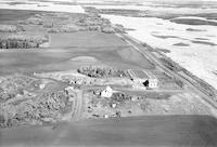 Aerial photograph of a farm in Saskatchewan (48-18-W3)