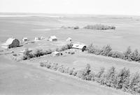 Aerial photograph of a farm in Saskatchewan (4-44-7-W3)