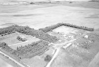 Aerial photograph of a farm in Saskatchewan (41-8-W3)