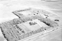 Aerial photograph of a farm in Saskatchewan (41-8-W3)