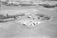 Aerial photograph of a farm in Saskatchewan (6-41-9-W3)