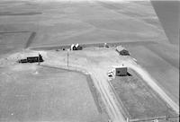 Aerial photograph of a farm in Saskatchewan (40-10-W3)