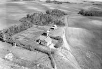 Aerial photograph of a farm in Saskatchewan (17-42-9-W3)