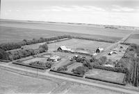 Aerial photograph of a farm near Vera, SK (10-42-23-W3)