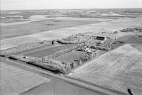 Aerial photograph of a farm in Saskatchewan (44-11-W3)