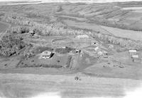 Aerial photograph of a farm near Battleford, SK (42-16-W3)