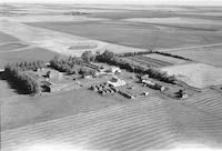 Aerial photograph of a farm near Kerrobert, SK (34-21-W3)