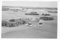 Aerial photograph of a farm in Saskatchewan (44-12-W3)