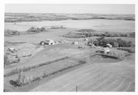 Aerial photograph of a farm in Saskatchewan (44-12-W3)