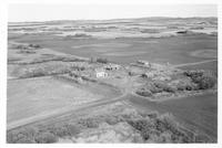 Aerial photograph of a farm in Saskatchewan (44-12-W3)