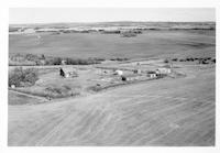 Aerial photograph of a farm in Saskatchewan (44-12-W3)