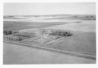 Aerial photograph of a farm in Saskatchewan (44-12-W3)