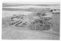 Aerial photograph of a farm in Saskatchewan (44-12-W3)