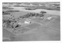 Aerial photograph of a farm in Saskatchewan (44-12-W3)